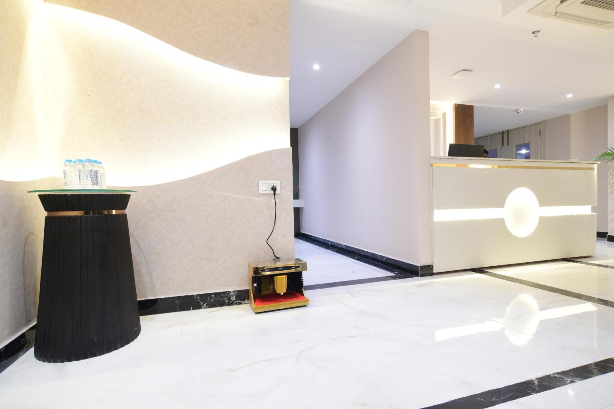 Aceotel Premier, Vijay Nagar Индор Екстериор снимка