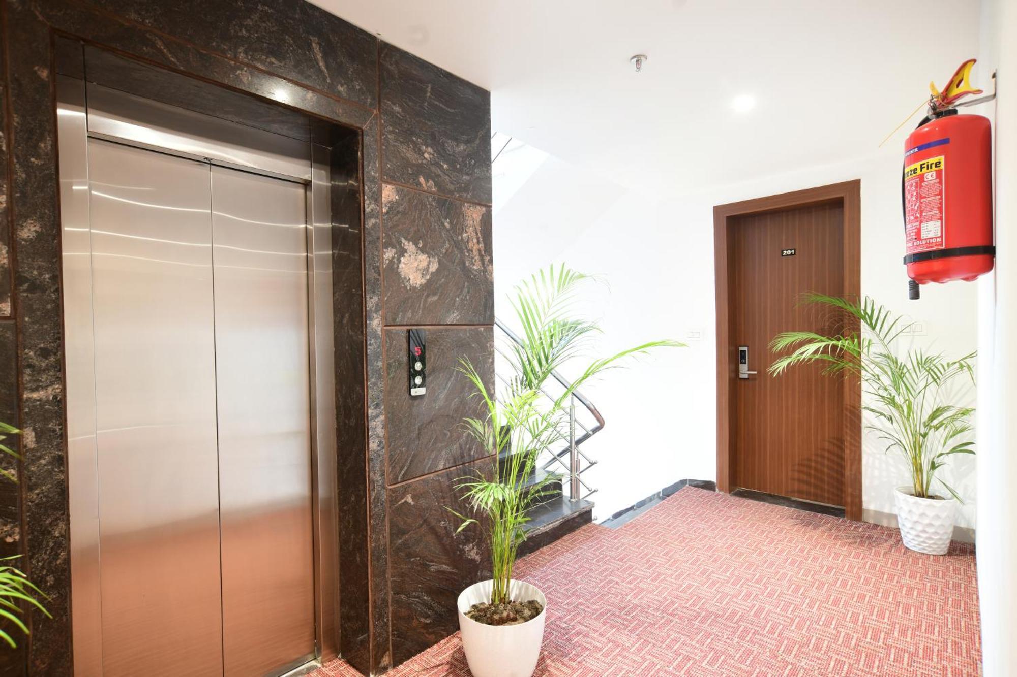 Aceotel Premier, Vijay Nagar Индор Екстериор снимка