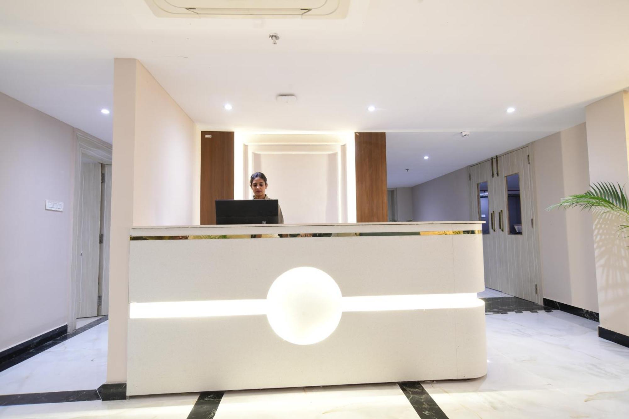 Aceotel Premier, Vijay Nagar Индор Екстериор снимка